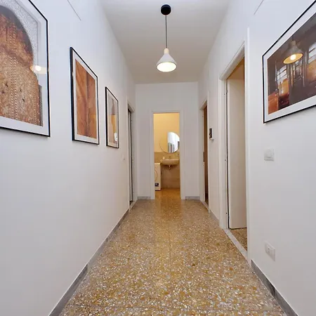 Spazioso E Moderno Vicino Alla Metro Apartmán *