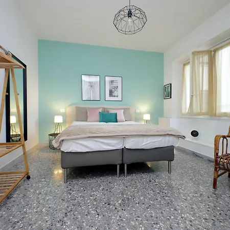 Spazioso E Moderno Vicino Alla Metro Apartmán *